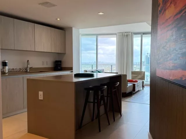 1-bedroom condo for sale in Hollywood - 4111 S Ocean Dr 1512 - MondialRealty