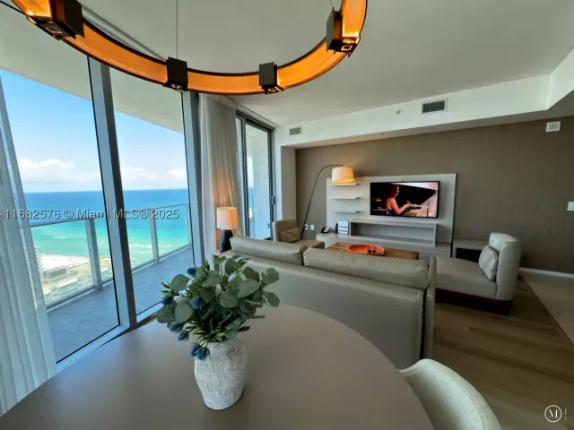 1-bedroom condo for sale in Hollywood - 4111 S Ocean Dr 1512 - MondialRealty