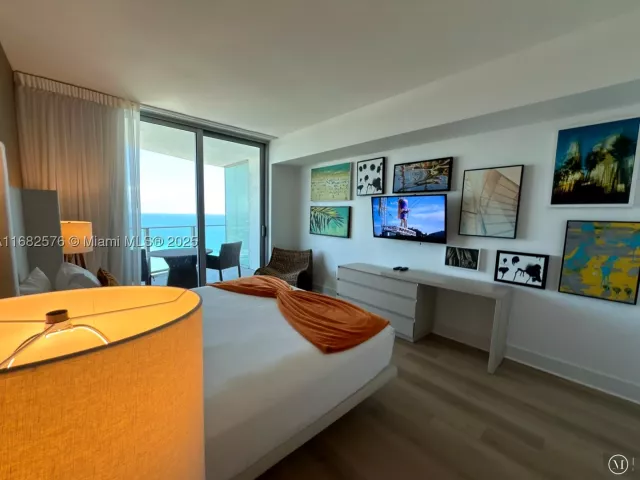 1-bedroom condo for sale in Hollywood - 4111 S Ocean Dr 1512 - MondialRealty