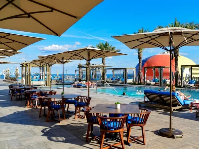 1-bedroom condo for sale in Hollywood - 4111 S Ocean Dr 1512 - MondialRealty