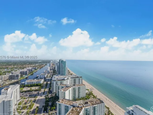1-bedroom condo for sale in Hollywood - 4111 S Ocean Dr 1512 - MondialRealty