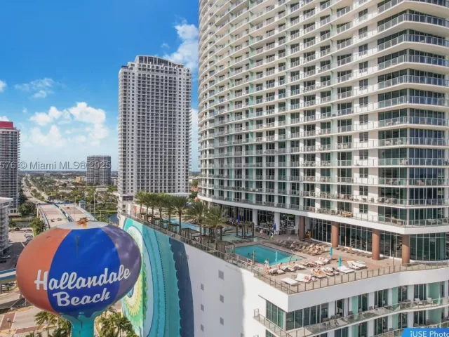 1-bedroom condo for sale in Hollywood - 4111 S Ocean Dr 1512 - MondialRealty