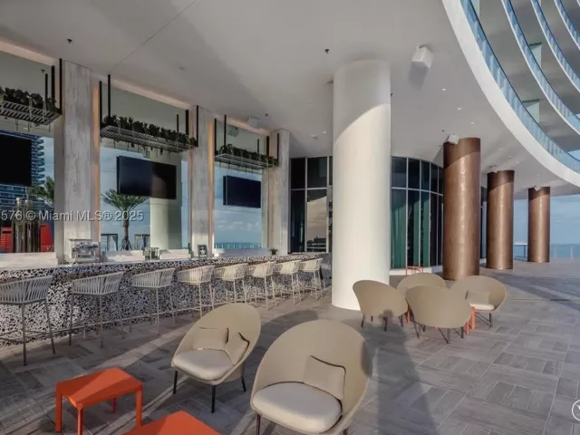1-bedroom condo for sale in Hollywood - 4111 S Ocean Dr 1512 - MondialRealty