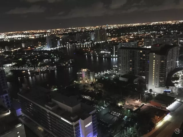 1-bedroom condo for sale in Hollywood - 4111 S Ocean Dr 1512 - MondialRealty