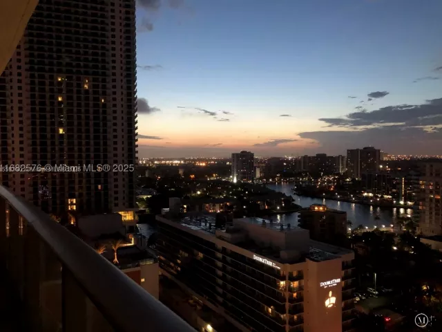 1-bedroom condo for sale in Hollywood - 4111 S Ocean Dr 1512 - MondialRealty