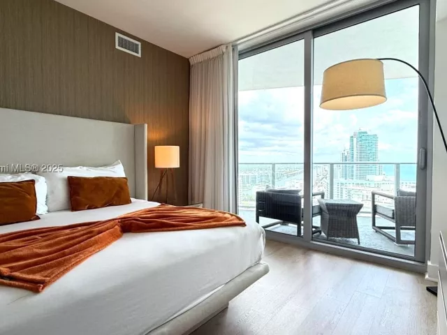 1-bedroom condo for sale in Hollywood - 4111 S Ocean Dr 2712 - MondialRealty