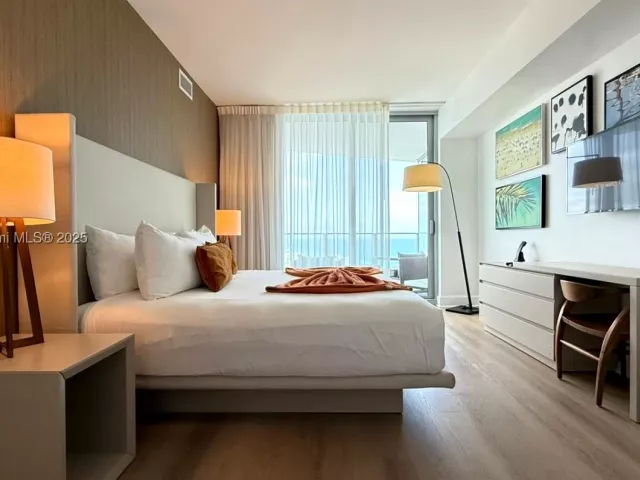 1-bedroom condo for sale in Hollywood - 4111 S Ocean Dr 2712 - MondialRealty