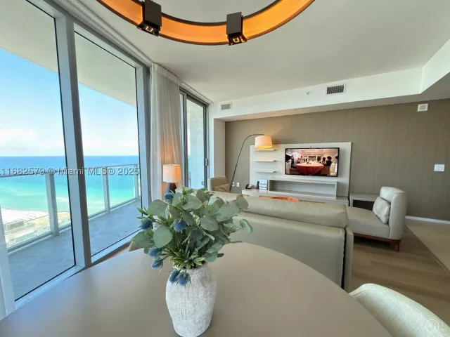 1-bedroom condo for sale in Hollywood - 4111 S Ocean Dr 2712 - MondialRealty
