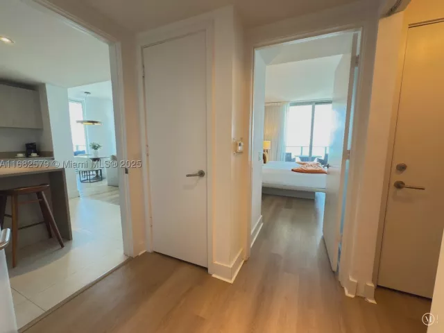 1-bedroom condo for sale in Hollywood - 4111 S Ocean Dr 2712 - MondialRealty