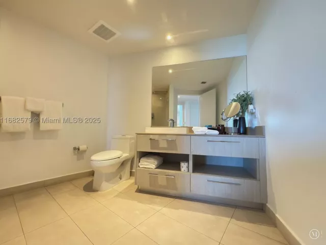 1-bedroom condo for sale in Hollywood - 4111 S Ocean Dr 2712 - MondialRealty