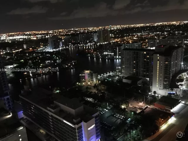 1-bedroom condo for sale in Hollywood - 4111 S Ocean Dr 2712 - MondialRealty