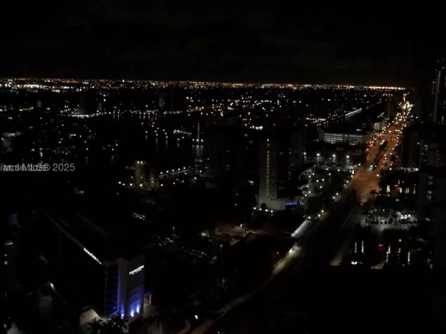 1-bedroom condo for sale in Hollywood - 4111 S Ocean Dr 2712 - MondialRealty