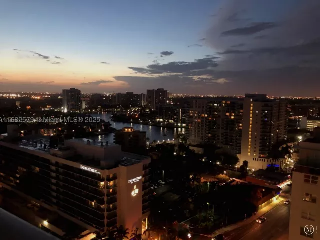 1-bedroom condo for sale in Hollywood - 4111 S Ocean Dr 2712 - MondialRealty