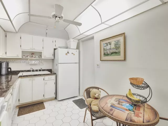 1-bedroom condo for sale in Hallandale Beach - 3161 S Ocean Dr 203 - MondialRealty