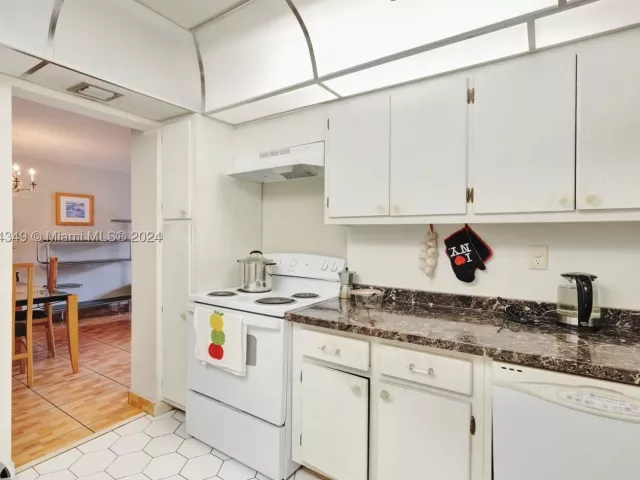 1-bedroom condo for sale in Hallandale Beach - 3161 S Ocean Dr 203 - MondialRealty