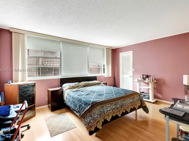 1-bedroom condo for sale in Hallandale Beach - 3161 S Ocean Dr 203 - MondialRealty