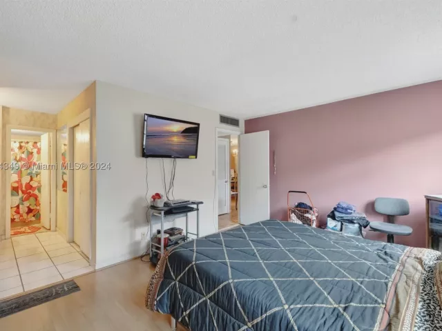 1-bedroom condo for sale in Hallandale Beach - 3161 S Ocean Dr 203 - MondialRealty