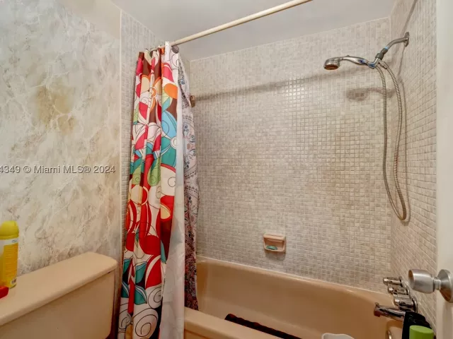 1-bedroom condo for sale in Hallandale Beach - 3161 S Ocean Dr 203 - MondialRealty
