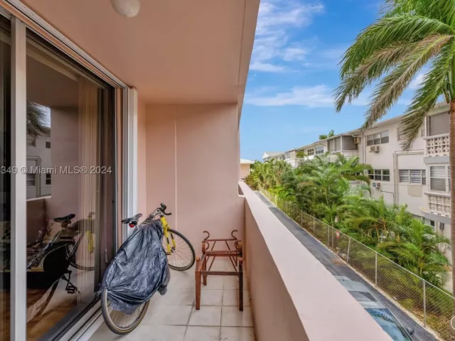 1-bedroom condo for sale in Hallandale Beach - 3161 S Ocean Dr 203 - MondialRealty