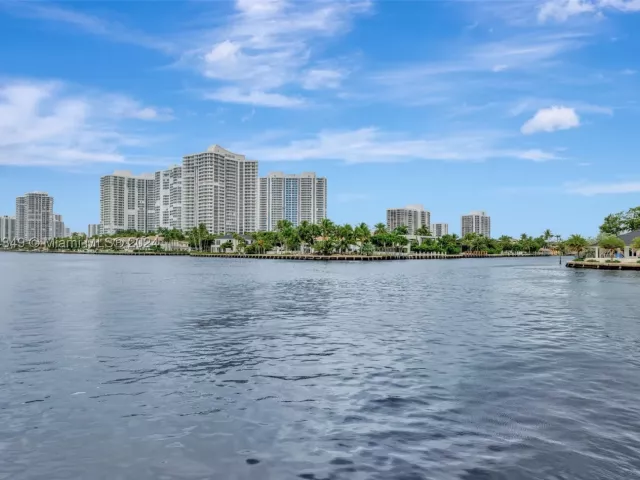 1-bedroom condo for sale in Hallandale Beach - 3161 S Ocean Dr 203 - MondialRealty