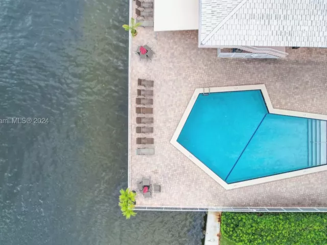 1-bedroom condo for sale in Hallandale Beach - 3161 S Ocean Dr 203 - MondialRealty