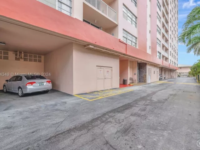 1-bedroom condo for sale in Hallandale Beach - 3161 S Ocean Dr 203 - MondialRealty