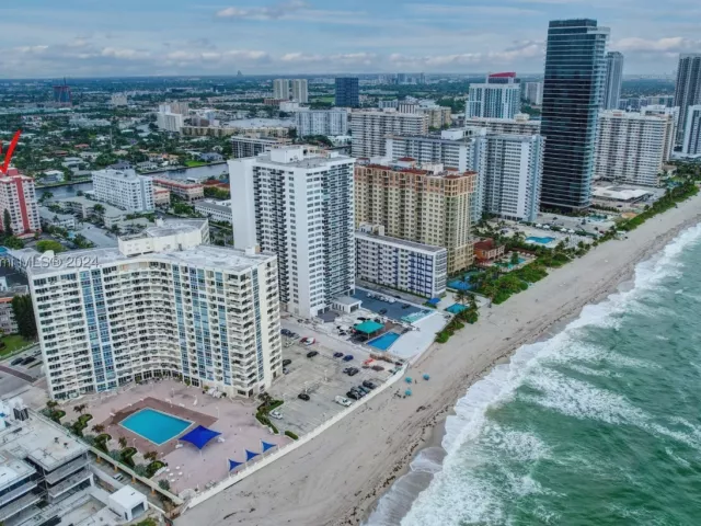 1-bedroom condo for sale in Hallandale Beach - 3161 S Ocean Dr 203 - MondialRealty