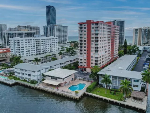 1-bedroom condo for sale in Hallandale Beach - 3161 S Ocean Dr 203 - MondialRealty