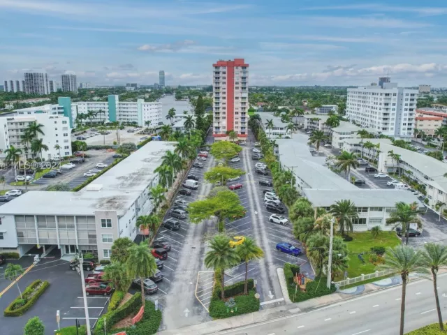 1-bedroom condo for sale in Hallandale Beach - 3161 S Ocean Dr 203 - MondialRealty
