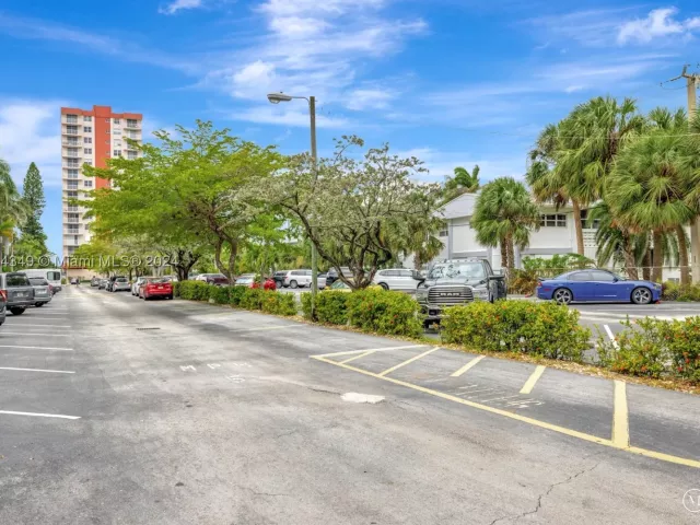 1-bedroom condo for sale in Hallandale Beach - 3161 S Ocean Dr 203 - MondialRealty