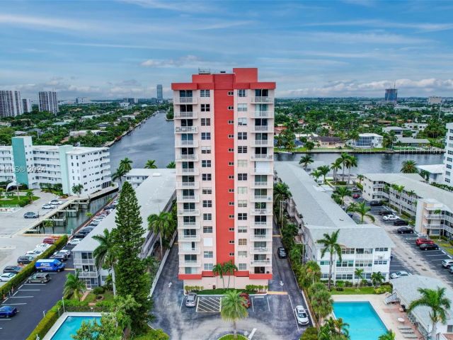1-bedroom condo for sale in Hallandale Beach - 3161 S Ocean Dr 203 - MondialRealty