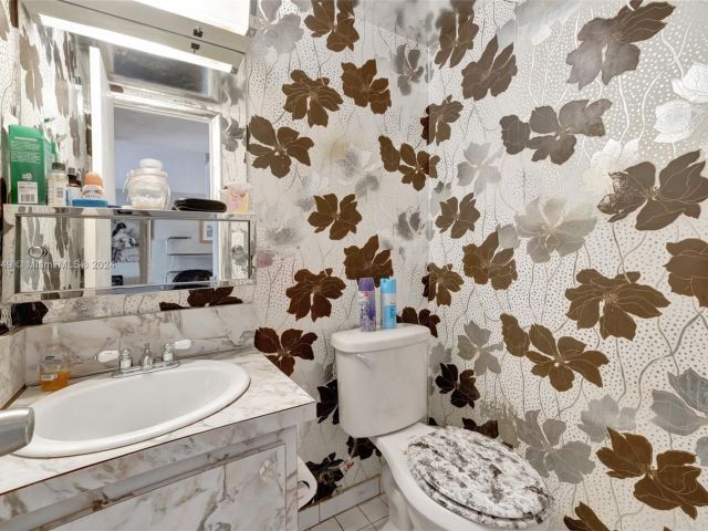 1-bedroom condo for sale in Hallandale Beach - 3161 S Ocean Dr 203 - MondialRealty