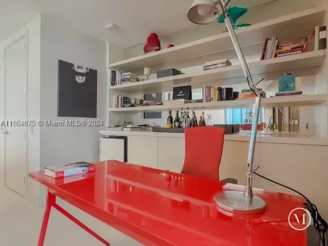 3-bedroom condo for rent in Sunny Isles Beach - 18555 Collins Ave 5203 - MondialRealty