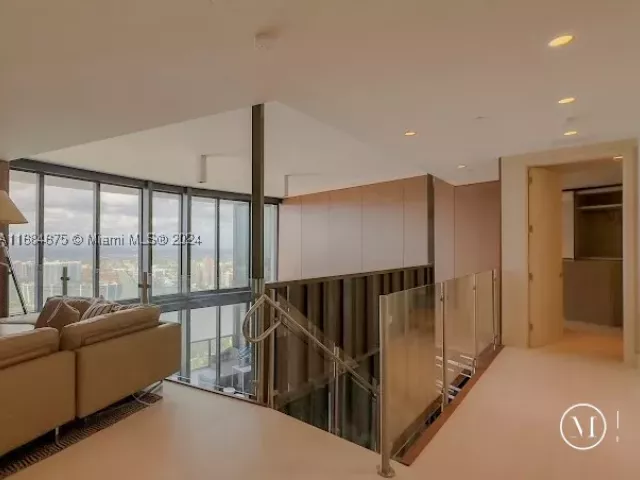 3-bedroom condo for rent in Sunny Isles Beach - 18555 Collins Ave 5203 - MondialRealty