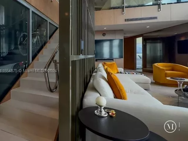 3-bedroom condo for rent in Sunny Isles Beach - 18555 Collins Ave 5203 - MondialRealty