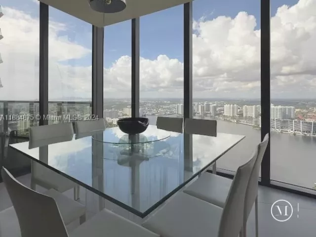 3-bedroom condo for rent in Sunny Isles Beach - 18555 Collins Ave 5203 - MondialRealty