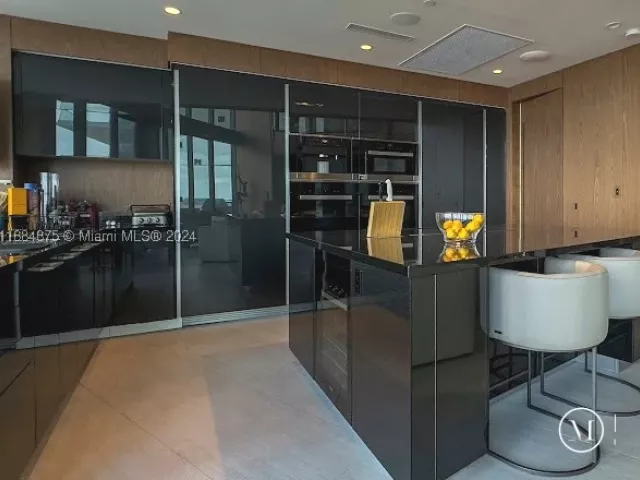 3-bedroom condo for rent in Sunny Isles Beach - 18555 Collins Ave 5203 - MondialRealty