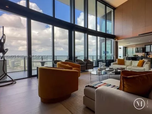 3-bedroom condo for rent in Sunny Isles Beach - 18555 Collins Ave 5203 - MondialRealty