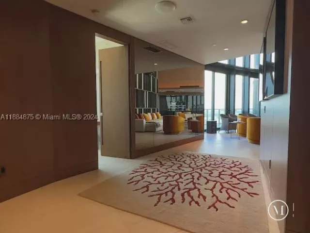 3-bedroom condo for rent in Sunny Isles Beach - 18555 Collins Ave 5203 - MondialRealty