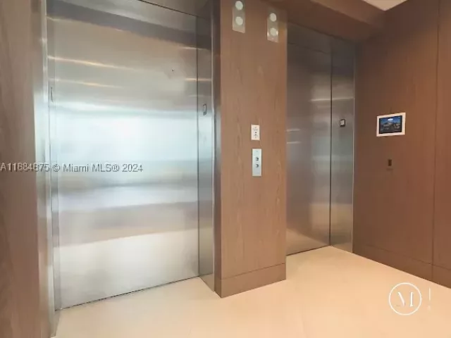 3-bedroom condo for rent in Sunny Isles Beach - 18555 Collins Ave 5203 - MondialRealty