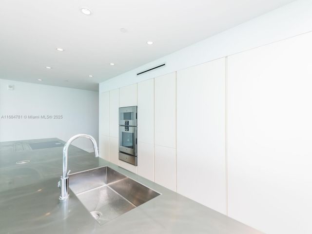 Apartment for sale  Unit #701 - photo 5702760