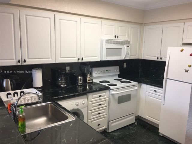 Apartment for rent  Unit #L11 (Available NOW) - photo 5633716