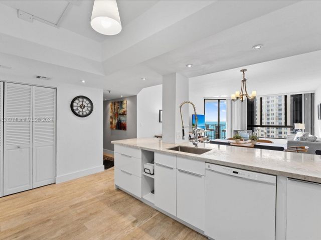 Apartment for sale  Unit #A1513 - photo 5623220