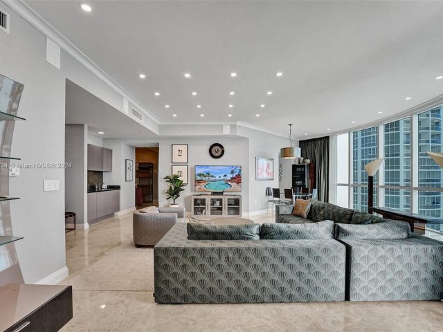 Apartment for sale  Unit #3409 - photo 5659810