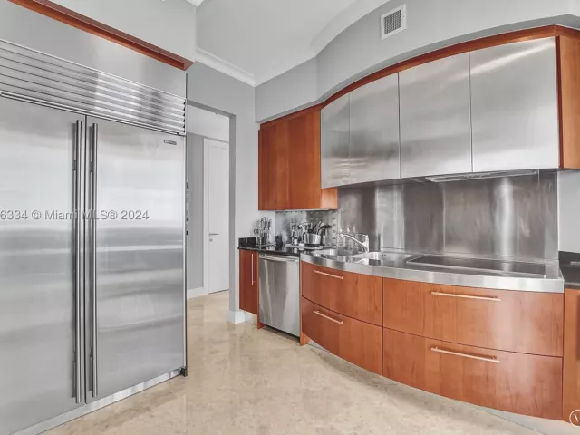 3-bedroom condo for sale in Sunny Isles Beach - 18101 Collins Ave 3409 - MondialRealty