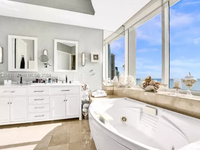 3-bedroom condo for sale in Sunny Isles Beach - 18101 Collins Ave 3409 - MondialRealty