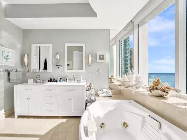 3-bedroom condo for sale in Sunny Isles Beach - 18101 Collins Ave 3409 - MondialRealty