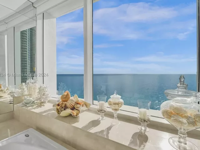 3-bedroom condo for sale in Sunny Isles Beach - 18101 Collins Ave 3409 - MondialRealty