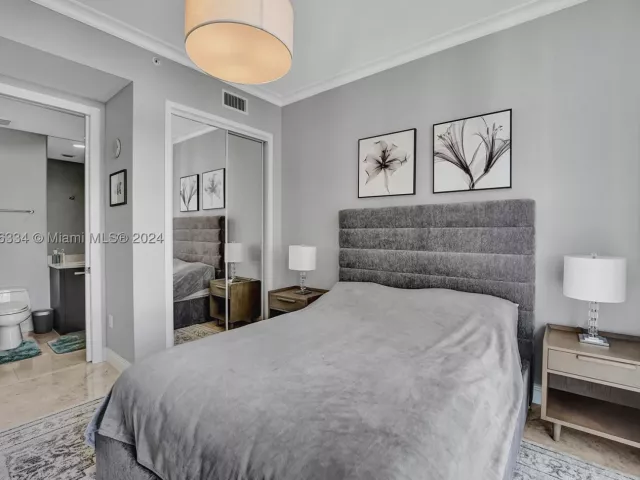 3-bedroom condo for sale in Sunny Isles Beach - 18101 Collins Ave 3409 - MondialRealty