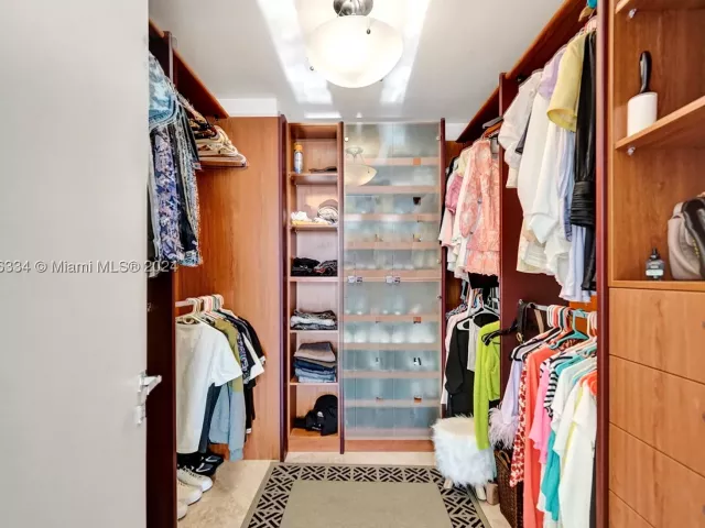 3-bedroom condo for sale in Sunny Isles Beach - 18101 Collins Ave 3409 - MondialRealty